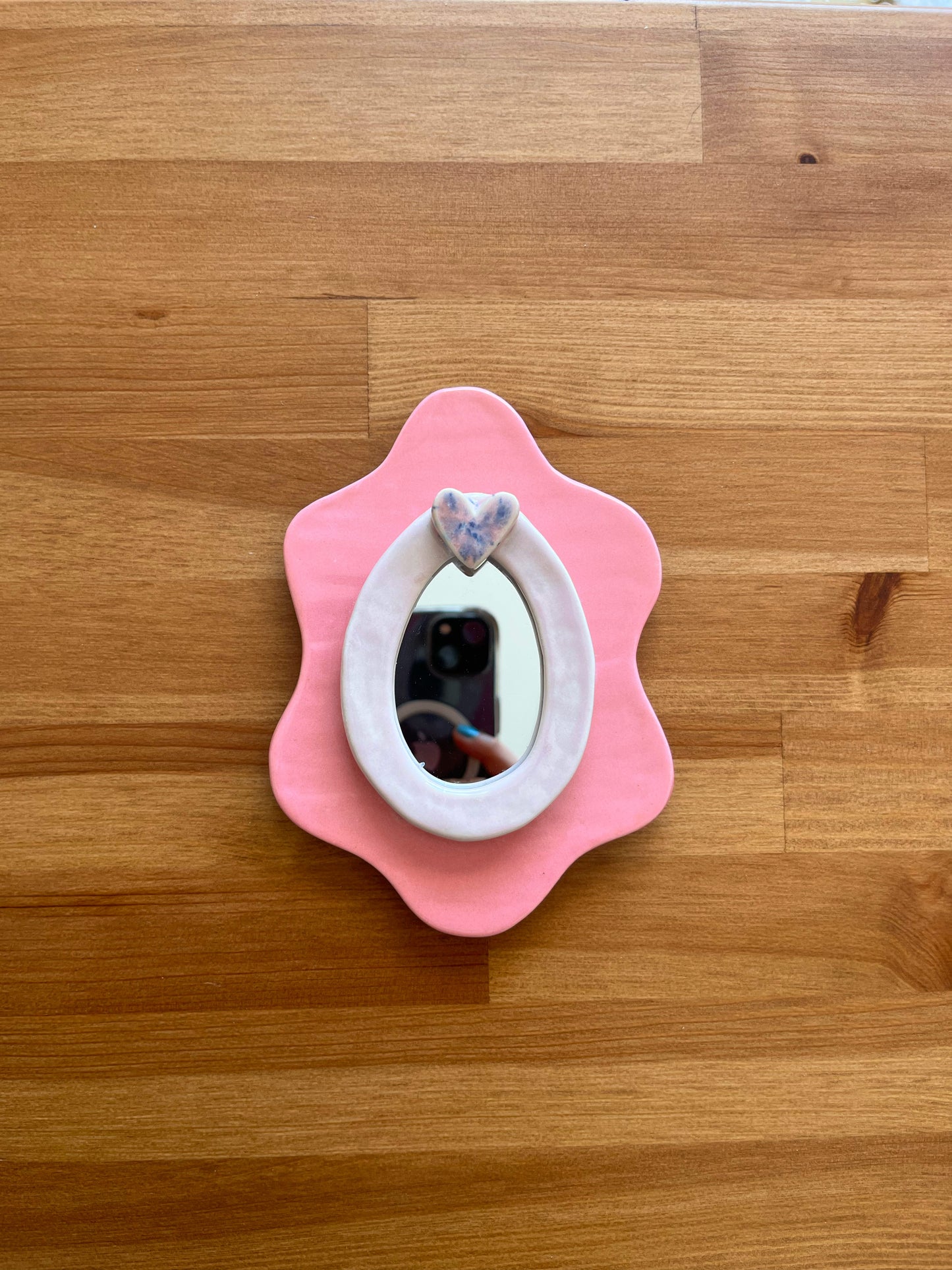 Vulva wall mirror (multicolour)