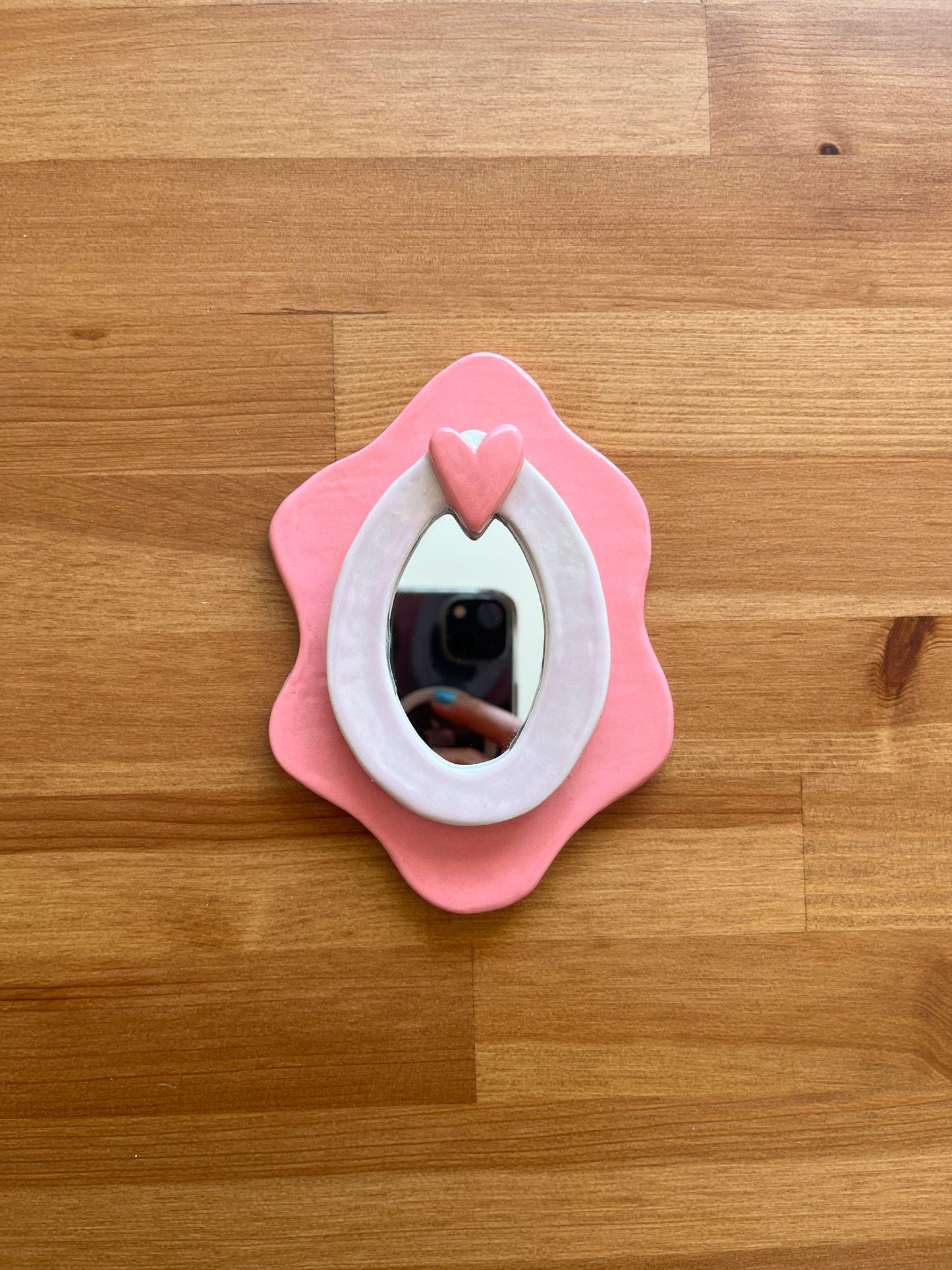 Vulva wall mirror (pink)