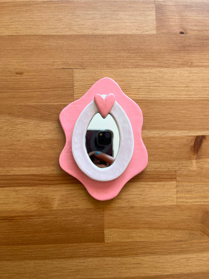 Vulva wall mirror (pink)