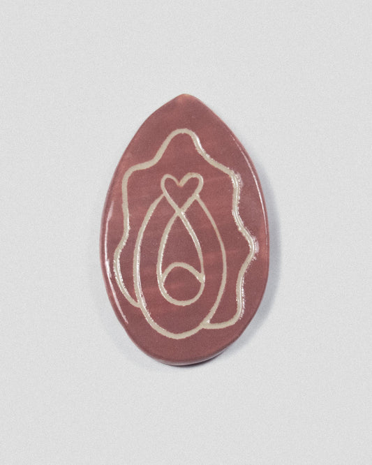 Vulva magnet (brown)